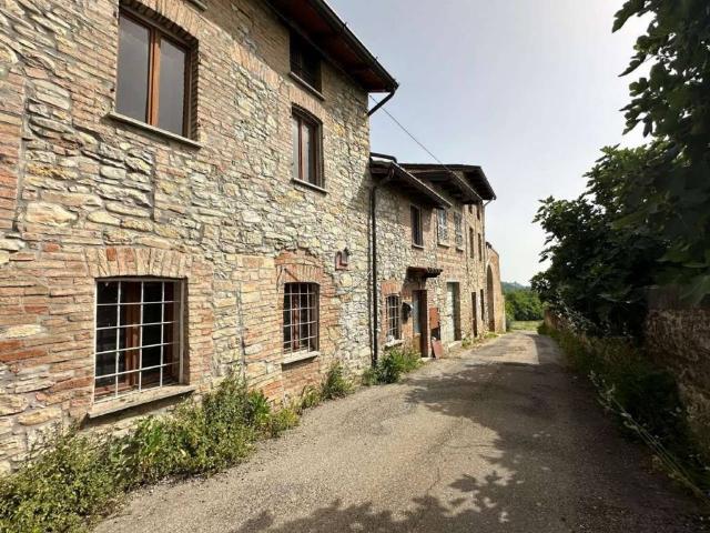 Villa Indipendente in vendita a Lugagnano Val D'arda, Reggio Emilia