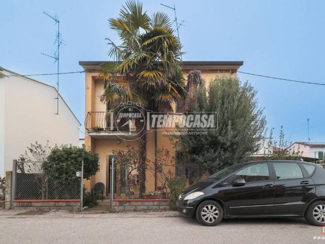 Villa Indipendente in vendita a Unione dei comuni della Bassa Romagna, Lugo