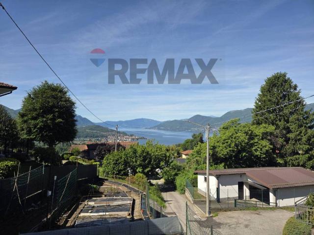 Villa Indipendente in vendita a Roggiolo, Luino