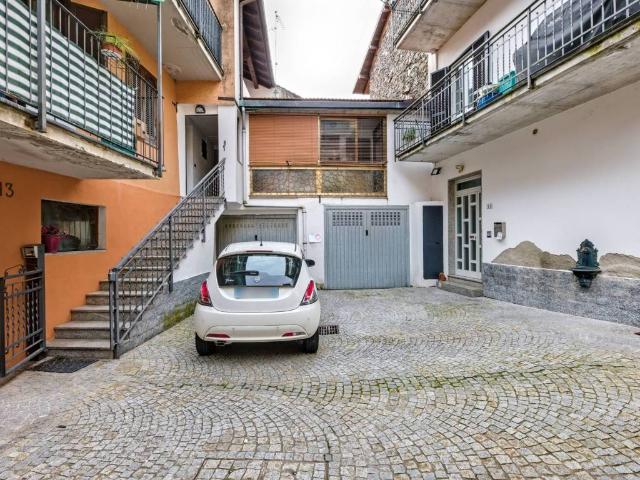 Villa Indipendente in vendita a Parco Luogo Ameno, Luino