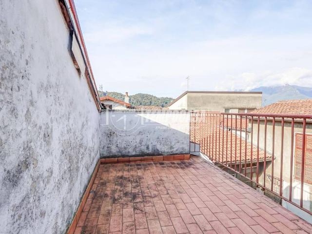 Villa Indipendente in vendita a Comunità Montana Valli del Verbano, Luino