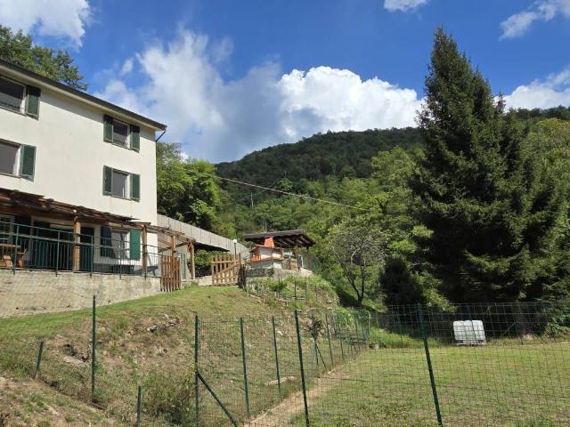 Villa Indipendente in vendita a Lumarzo, Neirone