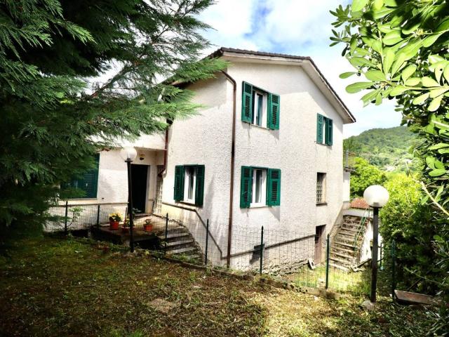 Villa Indipendente in vendita a Lumarzo