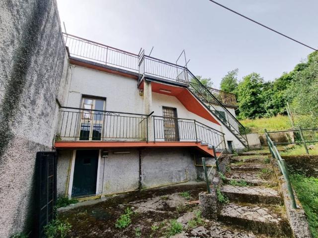 Villa Indipendente in vendita a Lumarzo