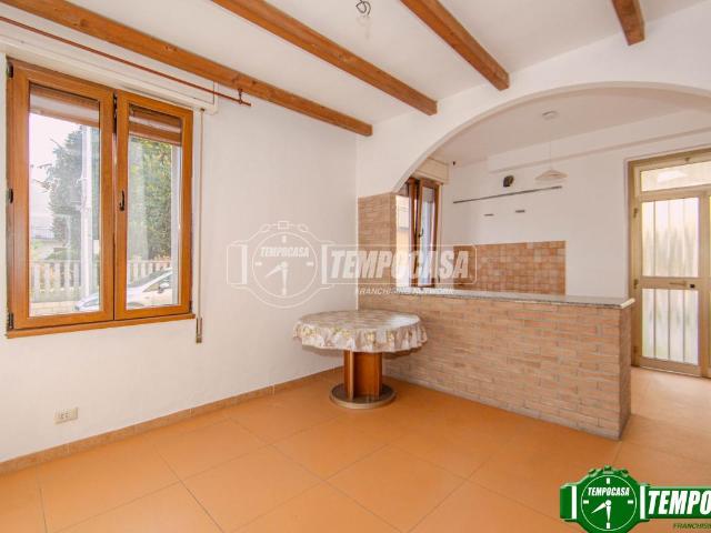 Villa Indipendente in vendita a Lungavilla, Lombardia