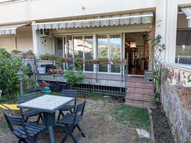 Villa Indipendente in vendita a Dogana, Luni