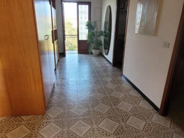 Villa Indipendente in vendita a Dogana, Luni