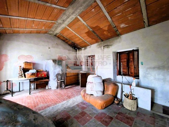 Villa Indipendente in vendita a L'Annunziata, Luni