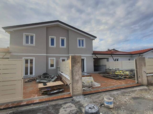 Villa Indipendente in vendita a Dogana, Luni