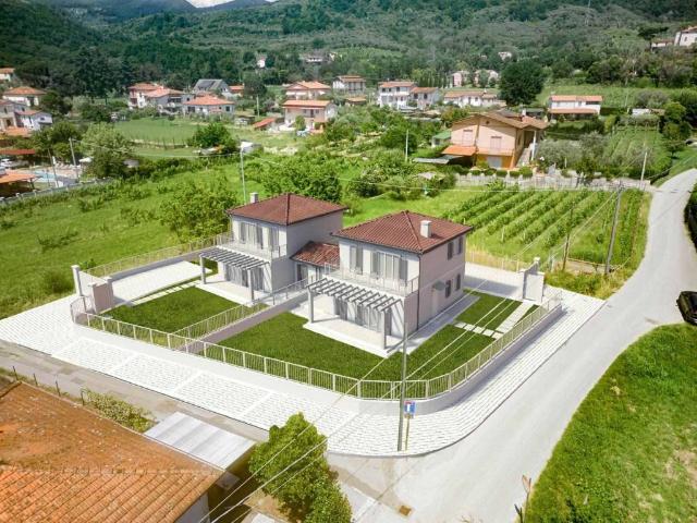 Villa Indipendente in vendita a Dogana, Luni