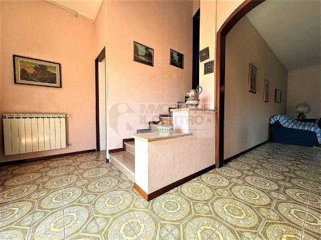 Villa Indipendente in vendita a Dogana, Luni