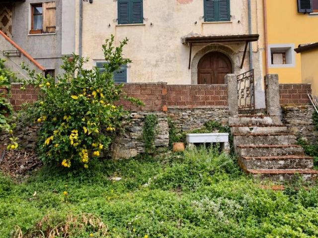 Villa Indipendente in vendita a L'Annunziata, Ortonovo