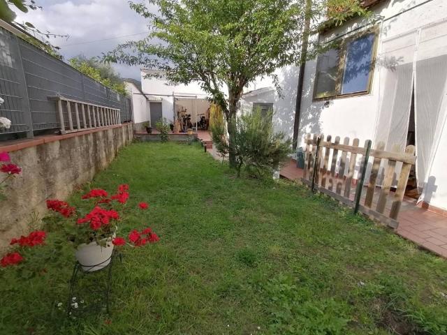 Villa Indipendente in vendita a Dogana, Luni