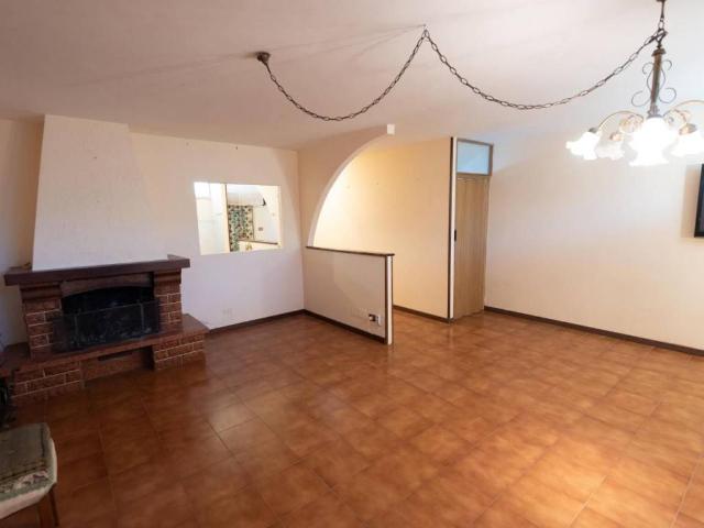 Villa Indipendente in vendita a Dogana, Luni