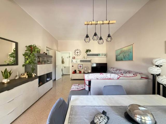 Villa Indipendente in vendita a Dogana, Luni