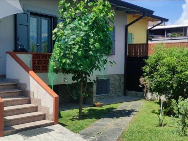 Villa Indipendente in vendita a Dogana, Luni