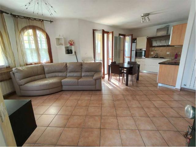 Villa Indipendente in vendita a Dogana, Luni