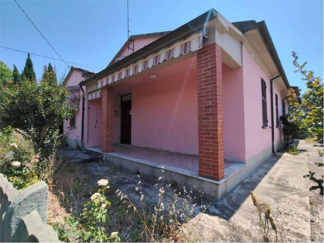 Villa Indipendente in vendita a Dogana, Luni