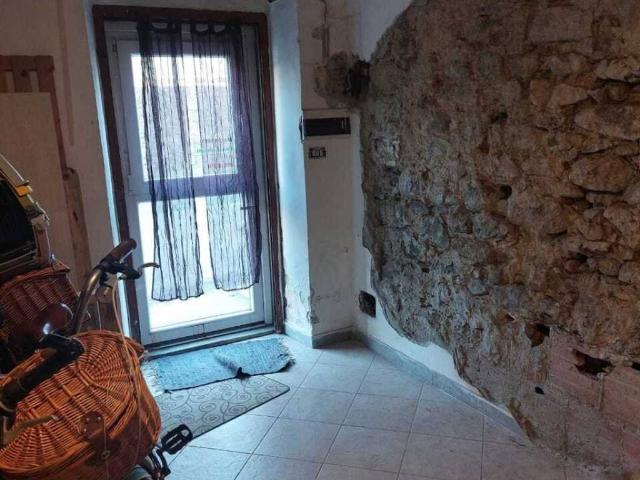 Villa Indipendente in vendita a Dogana, Luni