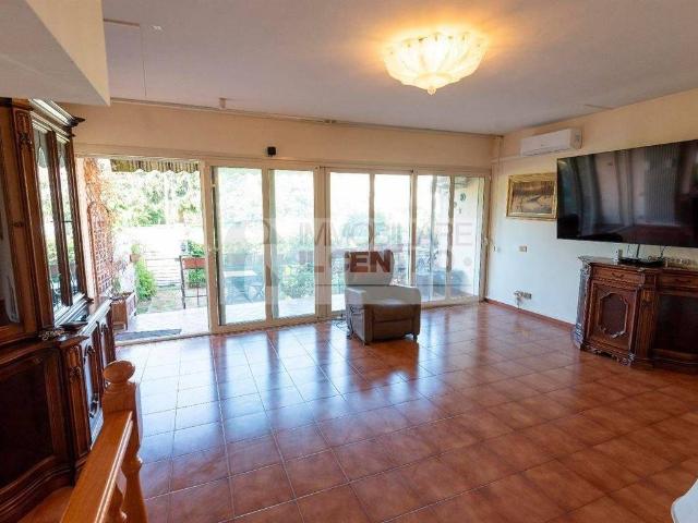 Villa Indipendente in vendita a Dogana, Luni