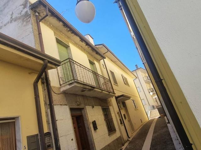 Villa Indipendente in vendita a Luogosano, Campania