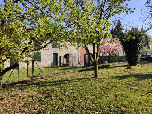 Villa Indipendente in vendita a Lurago D'erba, Lombardia