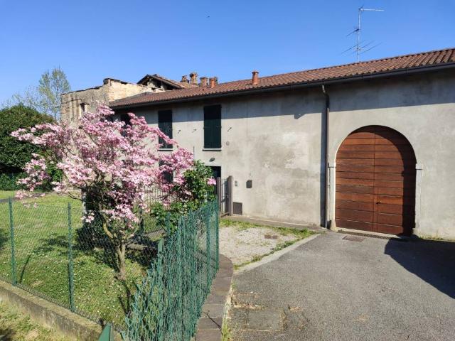 Villa Indipendente in vendita a Lurago D'erba, Lombardia