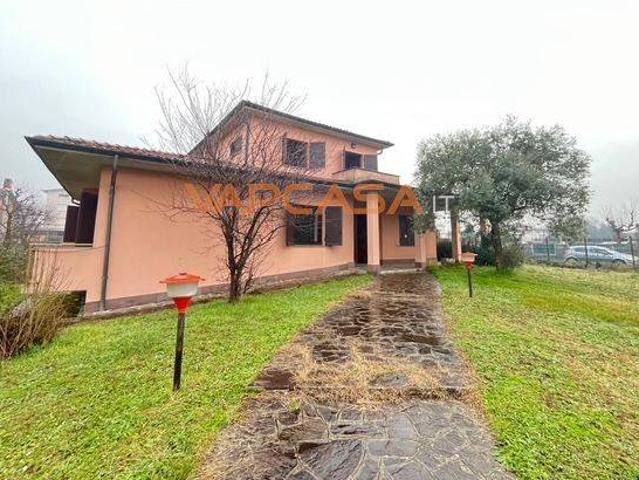 Villa Indipendente in vendita a Lurano, Lombardia