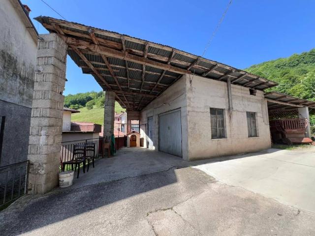 Villa Indipendente in vendita a Lusiana Conco, Veneto