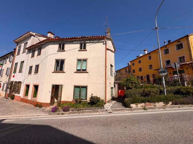 Villa Indipendente in vendita a Lusiana Conco, Conco