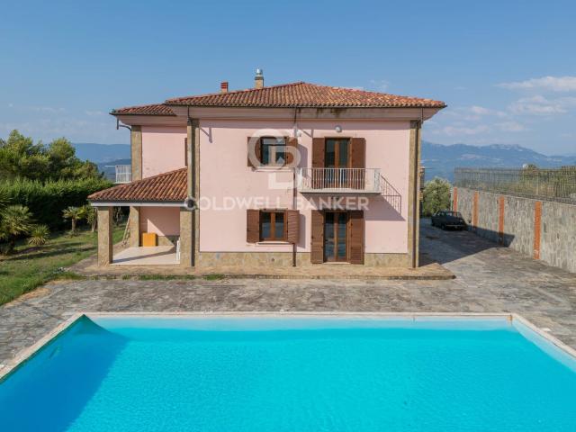 Villa Indipendente in vendita a Lustra, Campania