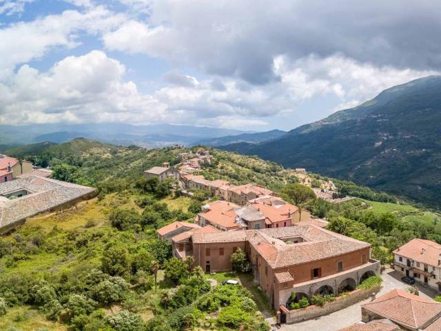 Villa Indipendente in vendita a Lustra, Campania