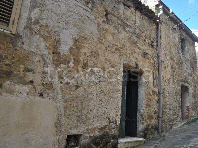 Villa Indipendente in vendita a Lustra, Campania