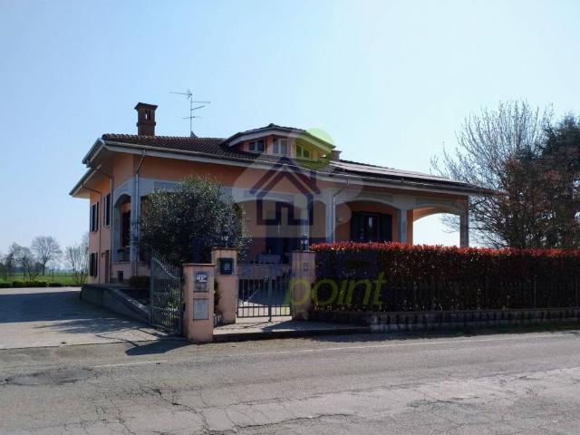 Villa Indipendente in vendita a Bassa Reggiana, Re