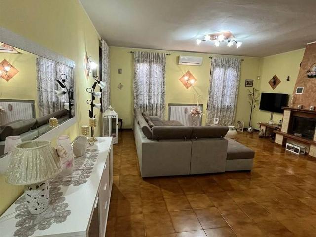 Villa Indipendente in vendita a Bassa Reggiana, Re