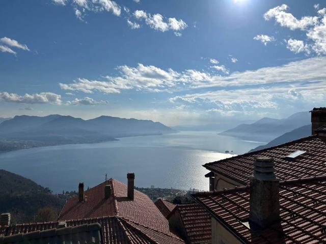Villa Indipendente in vendita a Comunità Montana Valli del Verbano, Maccagno