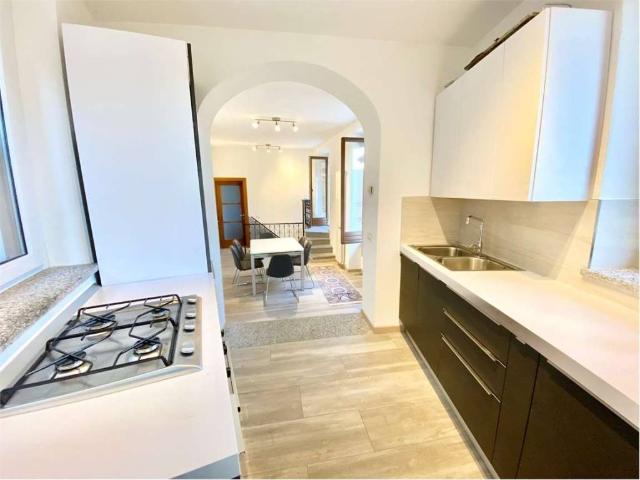 Villa Indipendente in vendita a Comunità Montana Valli del Verbano, Maccagno