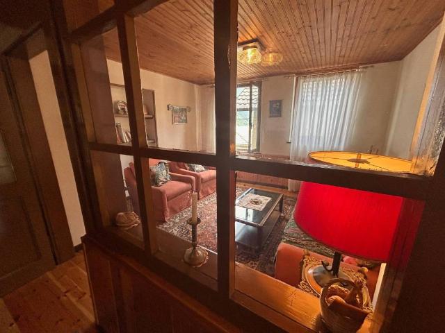 Villa Indipendente in vendita a Comunità Montana Valli del Verbano, Maccagno