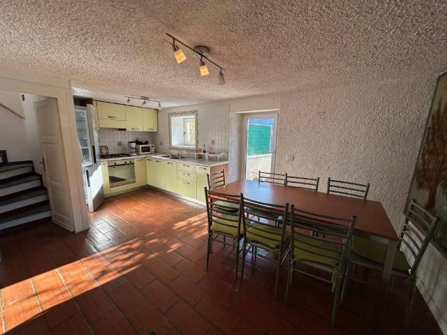 Villa Indipendente in vendita a Comunità Montana Valli del Verbano, Maccagno