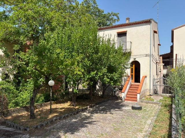 Villa Indipendente in vendita a Macchiagodena, Molise