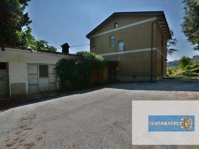 Rustico in vendita a Santo Stefano, Macerata
