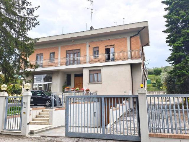 Villa Indipendente in vendita a Pace, Macerata