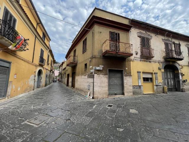 Villa Indipendente in vendita a Maddaloni, Campania