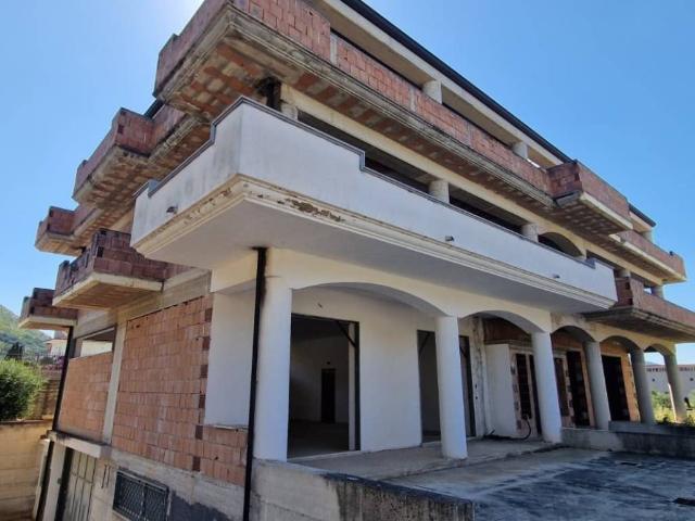 Villa Indipendente in vendita a Maddaloni, Campania