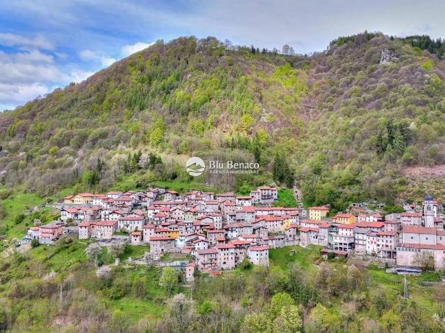 Villa Indipendente in vendita a Comunità Montana Parco Alto Garda bresciano, Magasa