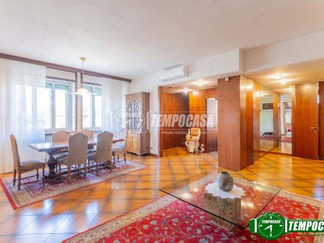 Villa Indipendente in vendita a Magenta, Lombardia