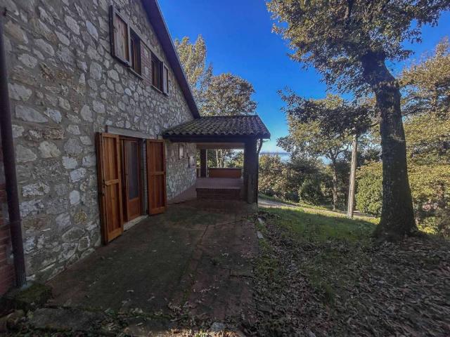 Villa Indipendente in vendita a Magione, Umbria