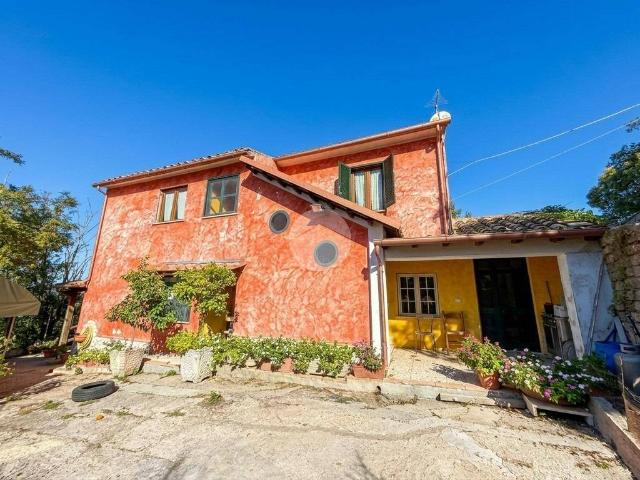 Villa Indipendente in vendita a Madonna degli Angeli, Magliano Sabina