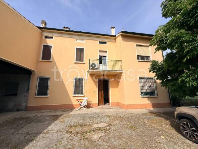 Villa Indipendente in vendita a Magnacavallo, Lombardia