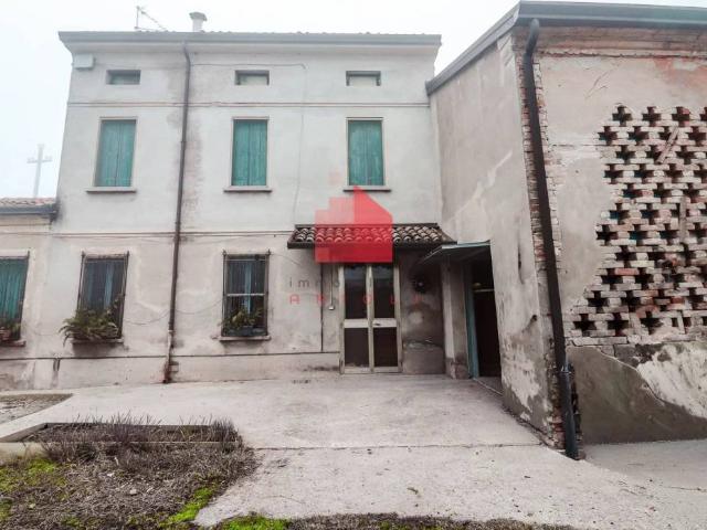 Villa Indipendente in vendita a Magnacavallo, Lombardia